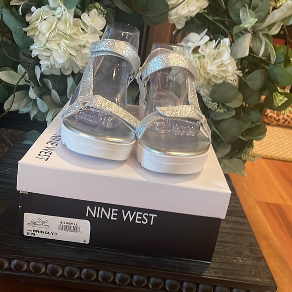 Nine West Bringly 3 Silver Sandals, Size 9 - Picture 7 of 7